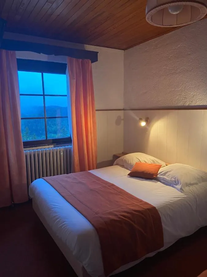**  Hotel La Petite Chaumiere à Gex France
