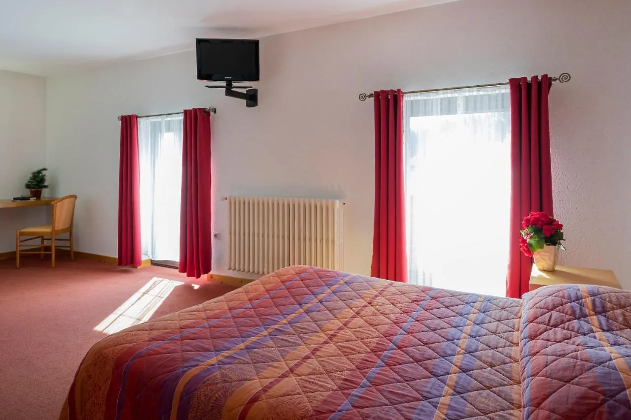 Logis Hotel La Petite Chaumiere ジックス